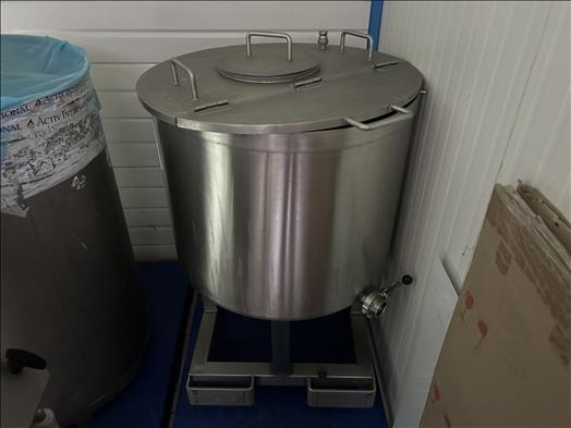 NNP 200L stainless holding tank - Maquinaria de alimentación: foto 1 NNP 200L stainless holding tank - Maquinaria de alimentación: foto 1