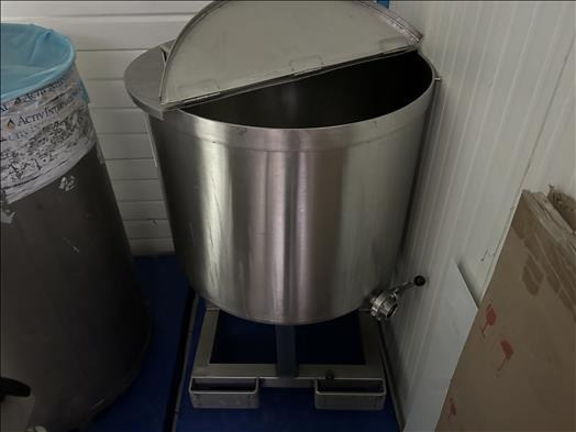 NNP 200L stainless holding tank - Maquinaria de alimentación: foto 3 NNP 200L stainless holding tank - Maquinaria de alimentación: foto 3