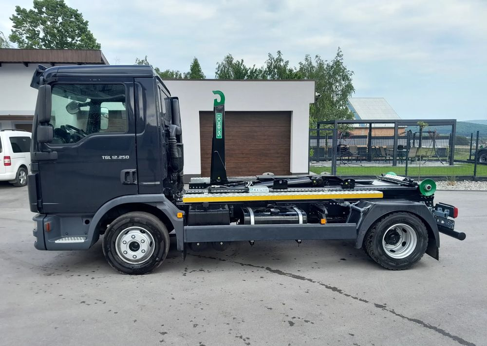 MAN TGL 12.250 nowe urządzenie hakowe SKIBICKI HKS 8/3300 ATEGO / TGM - Camión multibasculante: foto 1 MAN TGL 12.250 nowe urządzenie hakowe SKIBICKI HKS 8/3300 ATEGO / TGM - Camión multibasculante: foto 1