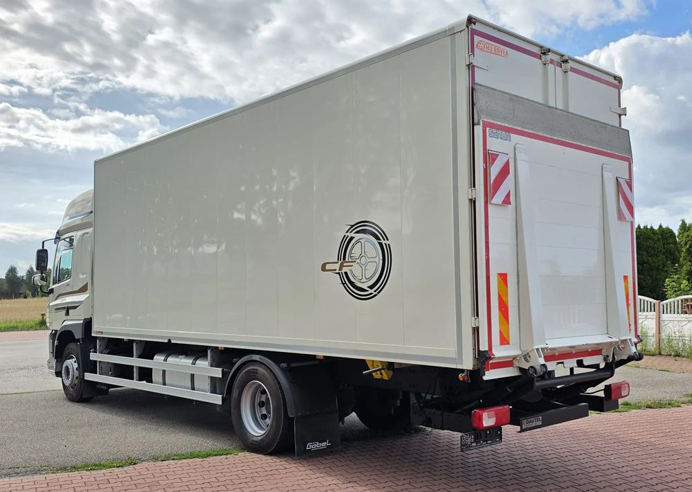 DAF CF 330 / 10.2017 / KONTENER MEBLOWY / IZOTERMA / WINDA / 18 PALET / E6 / NISKI PRZEBIEG / Z NIEMIEC / JAK NOWY / DUŻY SILNIK 10 837cm3// - Camión caja cerrada: foto 5 DAF CF 330 / 10.2017 / KONTENER MEBLOWY / IZOTERMA / WINDA / 18 PALET / E6 / NISKI PRZEBIEG / Z NIEMIEC / JAK NOWY / DUŻY SILNIK 10 837cm3// - Camión caja cerrada: foto 5