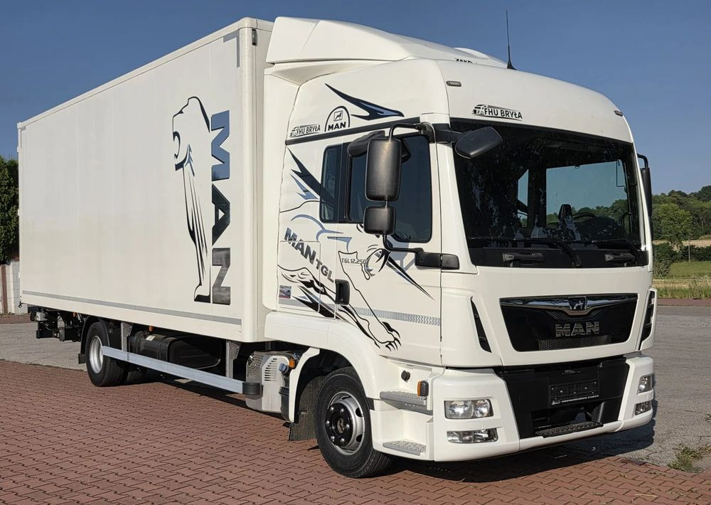 MAN TGL 12.250 / KONTENER / IZOTERMA / WINDA / 2019R / EURO 6 / PEŁEN SERWIS / 6 TON ŁADOWNOŚĆ / SPROWADZONY / ZADBANY / JAK NOWY / KSIĄŻKA SERWISOWA / E6 / 17 PALET - Camión caja cerrada: foto 2 MAN TGL 12.250 / KONTENER / IZOTERMA / WINDA / 2019R / EURO 6 / PEŁEN SERWIS / 6 TON ŁADOWNOŚĆ / SPROWADZONY / ZADBANY / JAK NOWY / KSIĄŻKA SERWISOWA / E6 / 17 PALET - Camión caja cerrada: foto 2