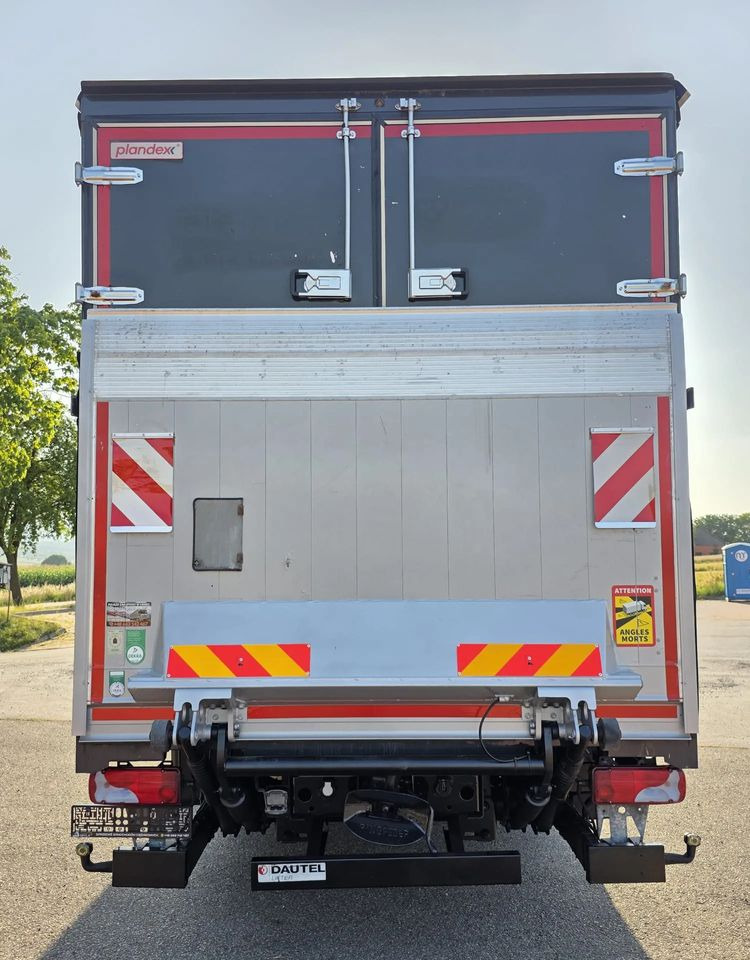 MAN TGM 15.290 / BURTO-FIRANKA / CAŁY NA PODUSZKACH /KLIMA POSTOJOWA / 2018R / NISKI PRZEBIEG / 18 PALET / E6 / JAK NOWY / WINDA / - Camión lona: foto 5 MAN TGM 15.290 / BURTO-FIRANKA / CAŁY NA PODUSZKACH /KLIMA POSTOJOWA / 2018R / NISKI PRZEBIEG / 18 PALET / E6 / JAK NOWY / WINDA / - Camión lona: foto 5