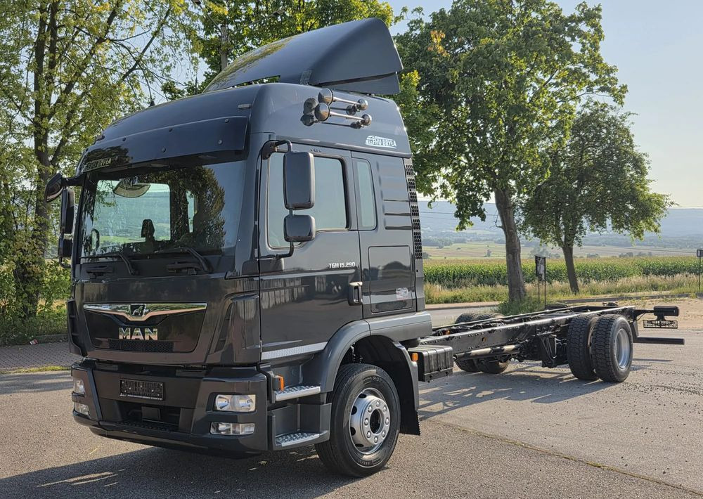 MAN TGM 15.290 / RAMA DO ZABUDOWY / AUTOMAT / SPROWADZONY / E6 / LIFT / ROZSTAW OSI 5.5M / LAWETA / POMOC DROGOWA / STAN BARDZO DOBRY/ - Camión chasis: foto 5 MAN TGM 15.290 / RAMA DO ZABUDOWY / AUTOMAT / SPROWADZONY / E6 / LIFT / ROZSTAW OSI 5.5M / LAWETA / POMOC DROGOWA / STAN BARDZO DOBRY/ - Camión chasis: foto 5