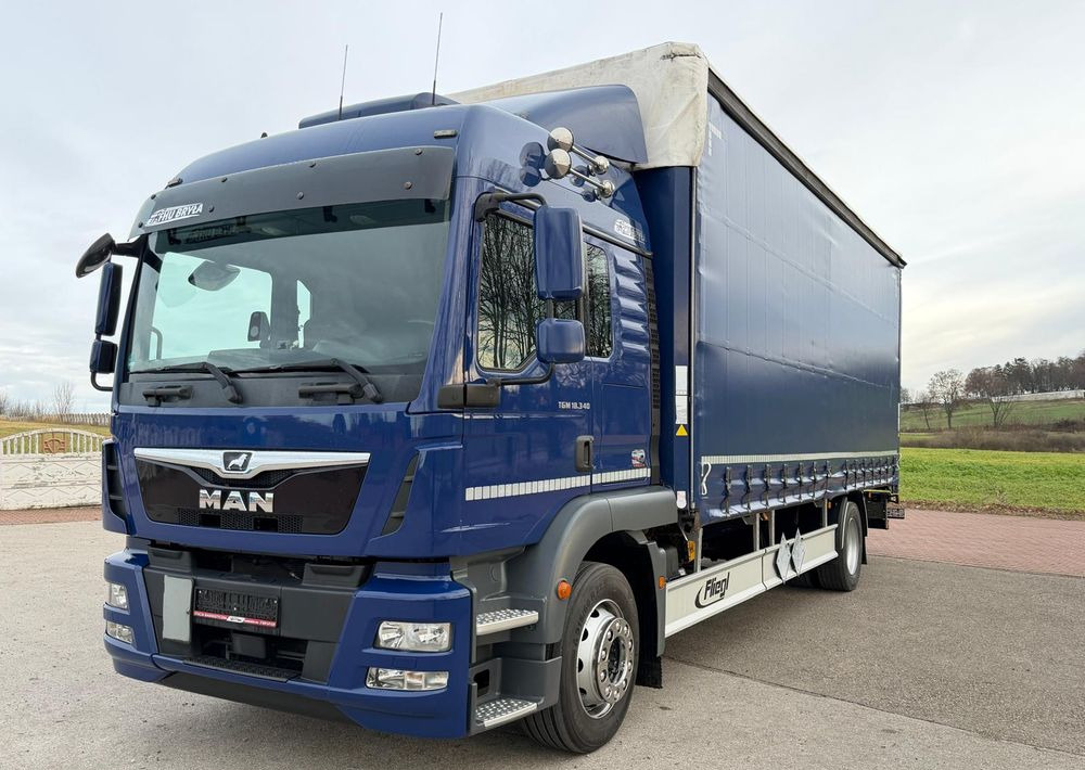 MAN TGM 18.340 / FIRANKA / LIFT / SPROWADZONY / KLIMA POSTOJOWA / 2017 / 9700 ŁADOWNOŚĆ / AUTOMAT / 18 PALET / E6 / WINDA / - Camión lona: foto 2 MAN TGM 18.340 / FIRANKA / LIFT / SPROWADZONY / KLIMA POSTOJOWA / 2017 / 9700 ŁADOWNOŚĆ / AUTOMAT / 18 PALET / E6 / WINDA / - Camión lona: foto 2