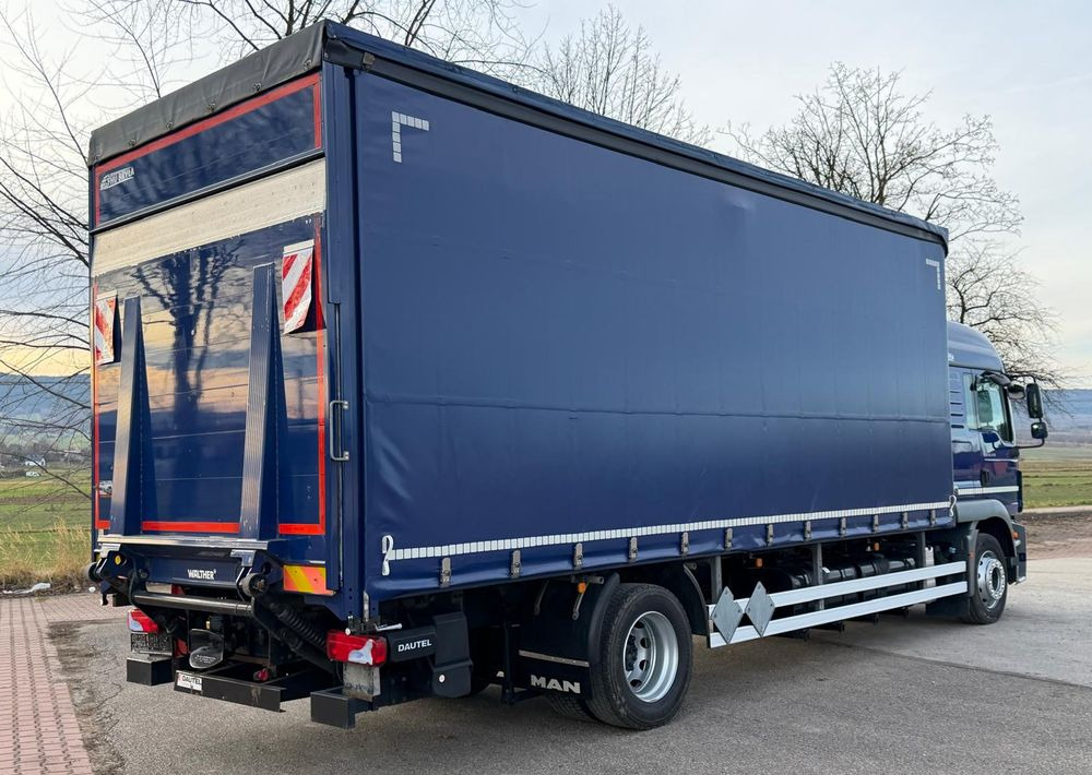 MAN TGM 18.340 / FIRANKA / SPROWADZONY / 9100 ŁADOWNOŚĆ / 18 PALET / E6 / WINDA / - Camión lona: foto 4 MAN TGM 18.340 / FIRANKA / SPROWADZONY / 9100 ŁADOWNOŚĆ / 18 PALET / E6 / WINDA / - Camión lona: foto 4