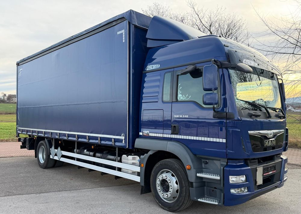 MAN TGM 18.340 / FIRANKA / SPROWADZONY / 9100 ŁADOWNOŚĆ / 18 PALET / E6 / WINDA / - Camión lona: foto 1 MAN TGM 18.340 / FIRANKA / SPROWADZONY / 9100 ŁADOWNOŚĆ / 18 PALET / E6 / WINDA / - Camión lona: foto 1