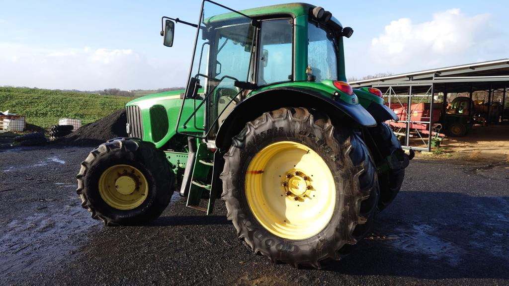 JOHN DEERE 6520 - Maquinaria agrícola: foto 1 JOHN DEERE 6520 - Maquinaria agrícola: foto 1
