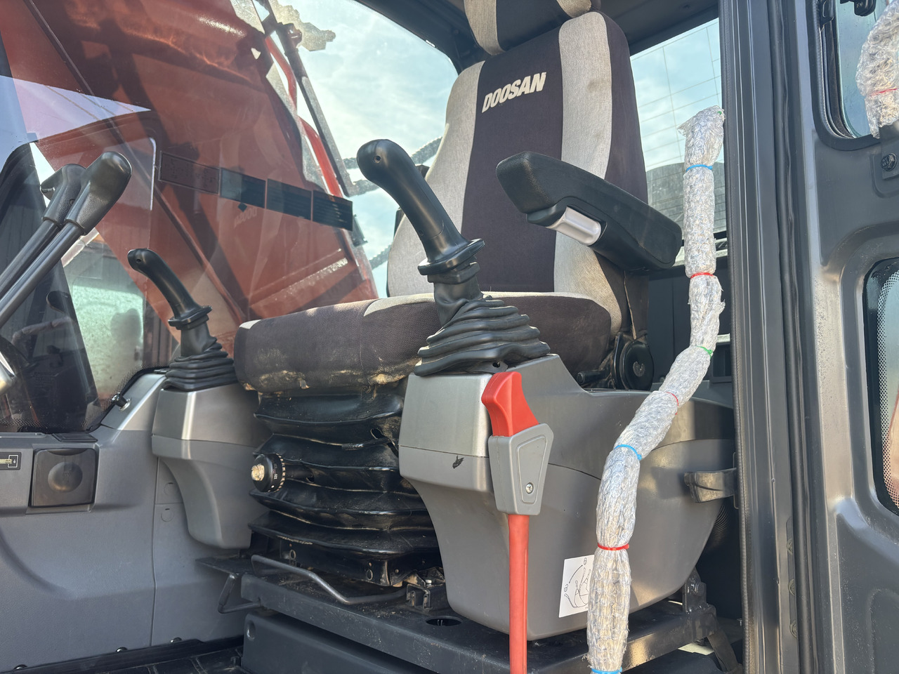 DOOSAN Korea imports doosan DX225 - Excavadora de cadenas: foto 5 DOOSAN Korea imports doosan DX225 - Excavadora de cadenas: foto 5