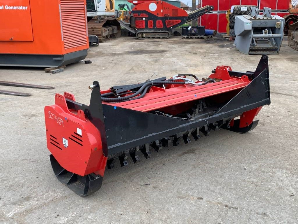 GIYI 1.80 - Trituradora forestal: foto 1 GIYI 1.80 - Trituradora forestal: foto 1