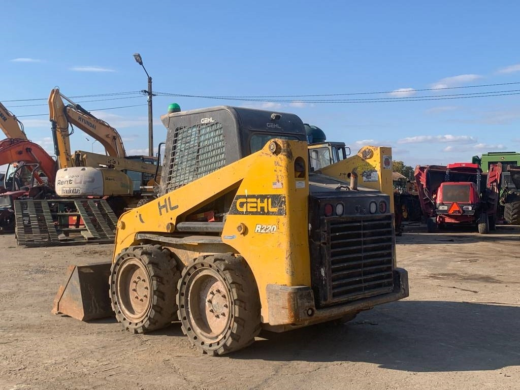 Gehl R 220 - Minicargadora: foto 3 Gehl R 220 - Minicargadora: foto 3