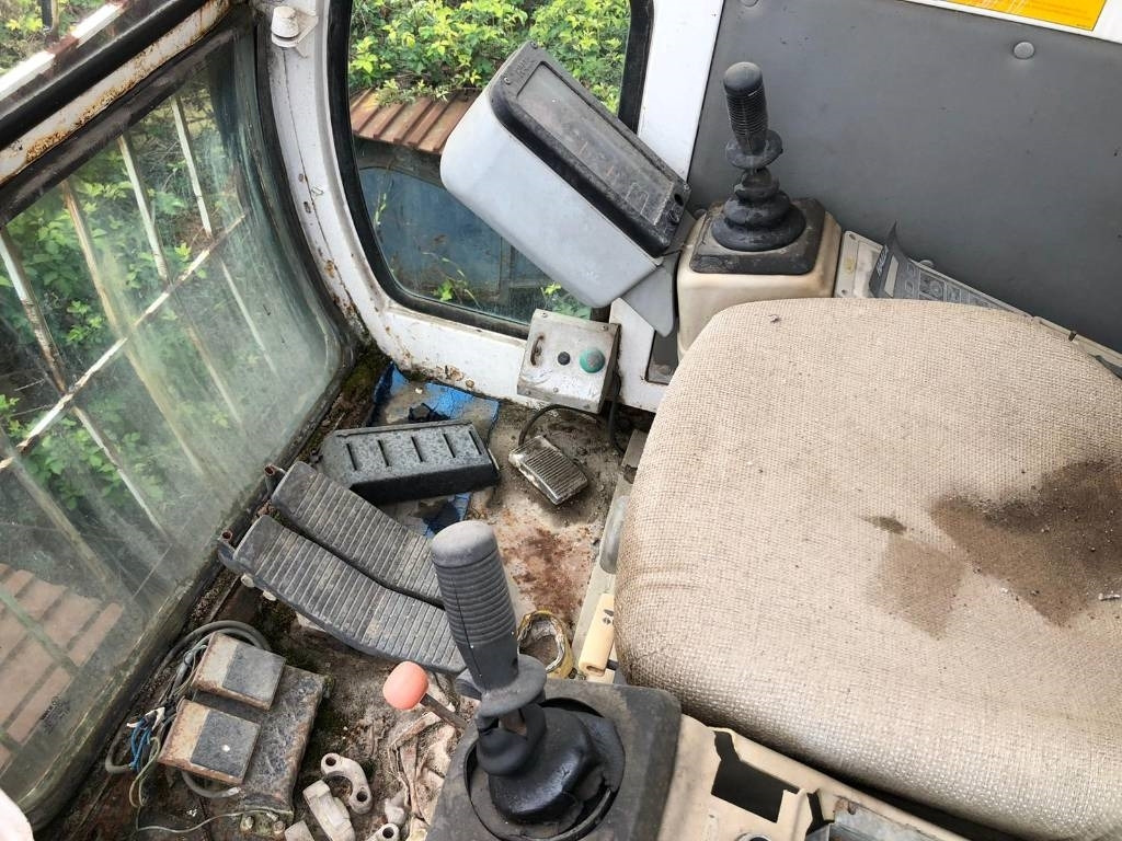 Halla Hitachi HE 280 ICE - Excavadora de cadenas: foto 5 Halla Hitachi HE 280 ICE - Excavadora de cadenas: foto 5