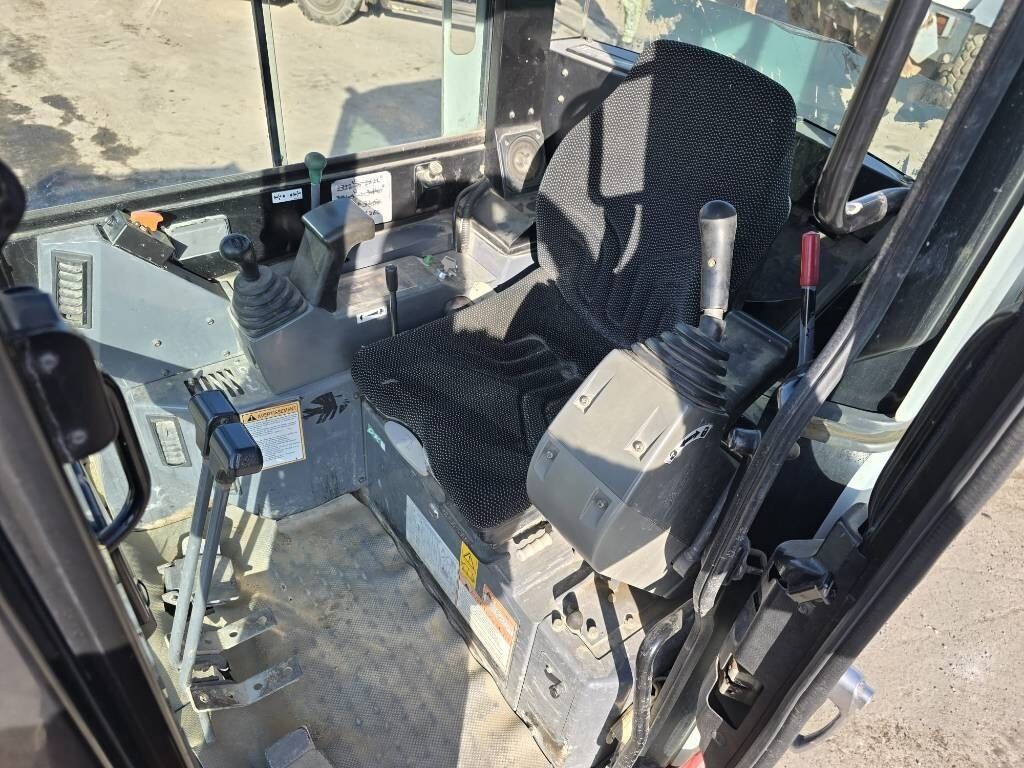 Takeuchi TB 23 R Takeuchi TB 23 R - Miniexcavadora: foto 4 Takeuchi TB 23 R Takeuchi TB 23 R - Miniexcavadora: foto 4