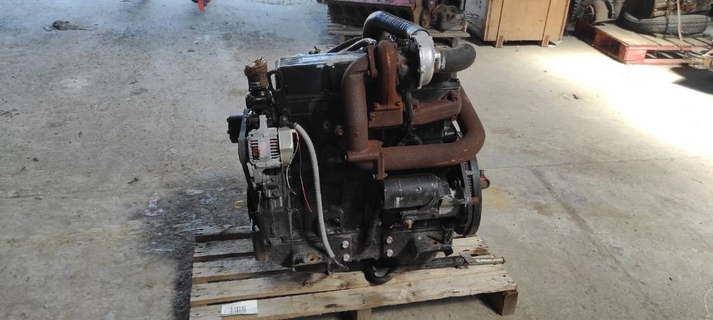 Yanmar 4TNE100 - Motor para Maquinaria agrícola: foto 2 Yanmar 4TNE100 - Motor para Maquinaria agrícola: foto 2