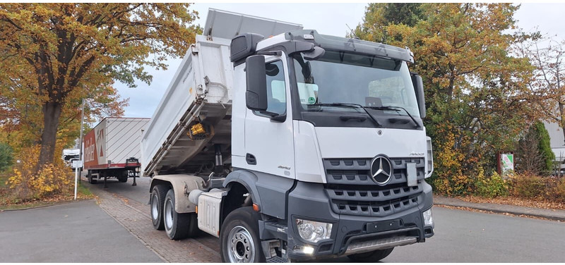 Mercedes-Benz 2648 3348 - Camión volquete: foto 1 Mercedes-Benz 2648 3348 - Camión volquete: foto 1