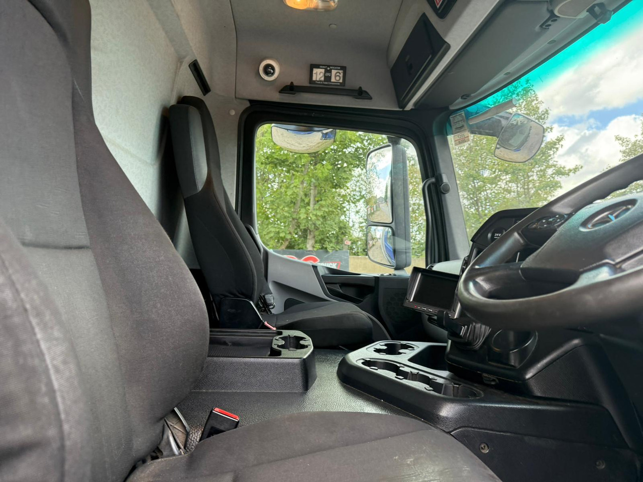 Camión caja cerrada 2016 Mercedes Antos 1824 Rigid Truck: foto 26 Camión caja cerrada 2016 Mercedes Antos 1824 Rigid Truck: foto 26