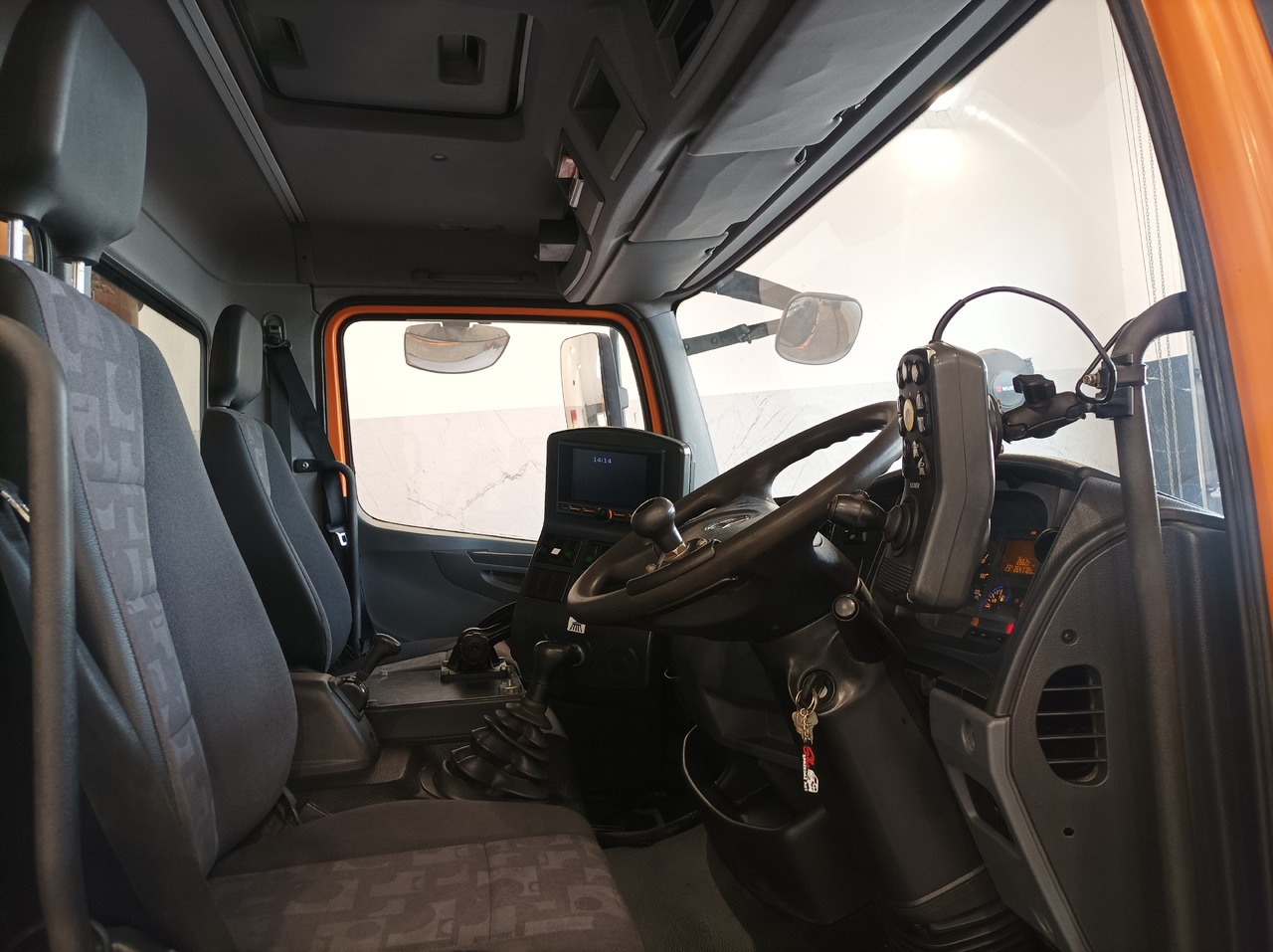 Barredora vial MERCEDES-BENZ Atego 1018 Zamiatarka Kehrmaschine BUCHER Szczotki L/R PM10 2 Silniki 2012r: foto 18