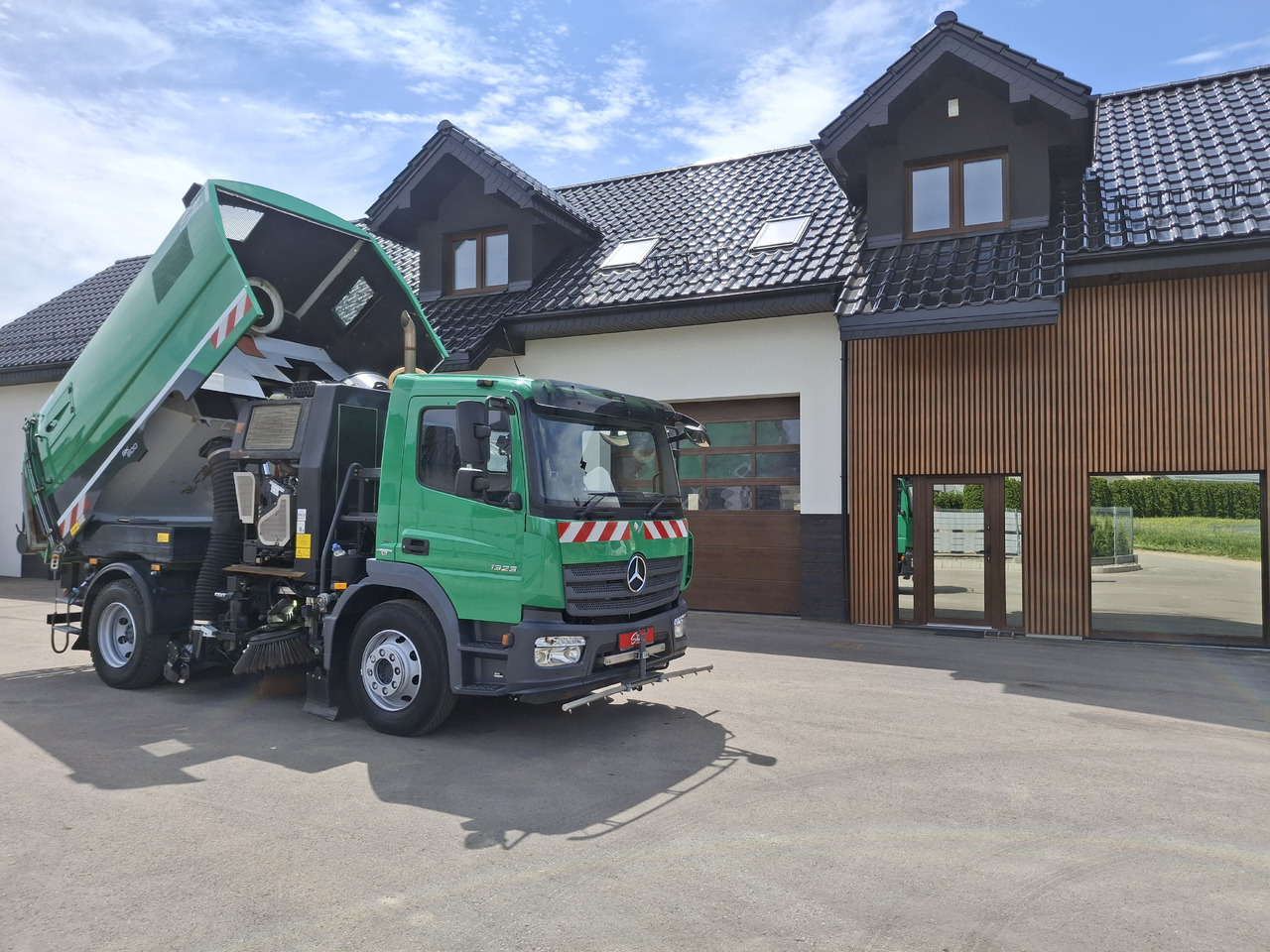 Barredora vial MERCEDES-BENZ Atego 1523 Zamiatarka Kehrmaschine Schmidt SK600 Karcher 2 Motoren Euro 6 PM10 Rura Do Liści: foto 7