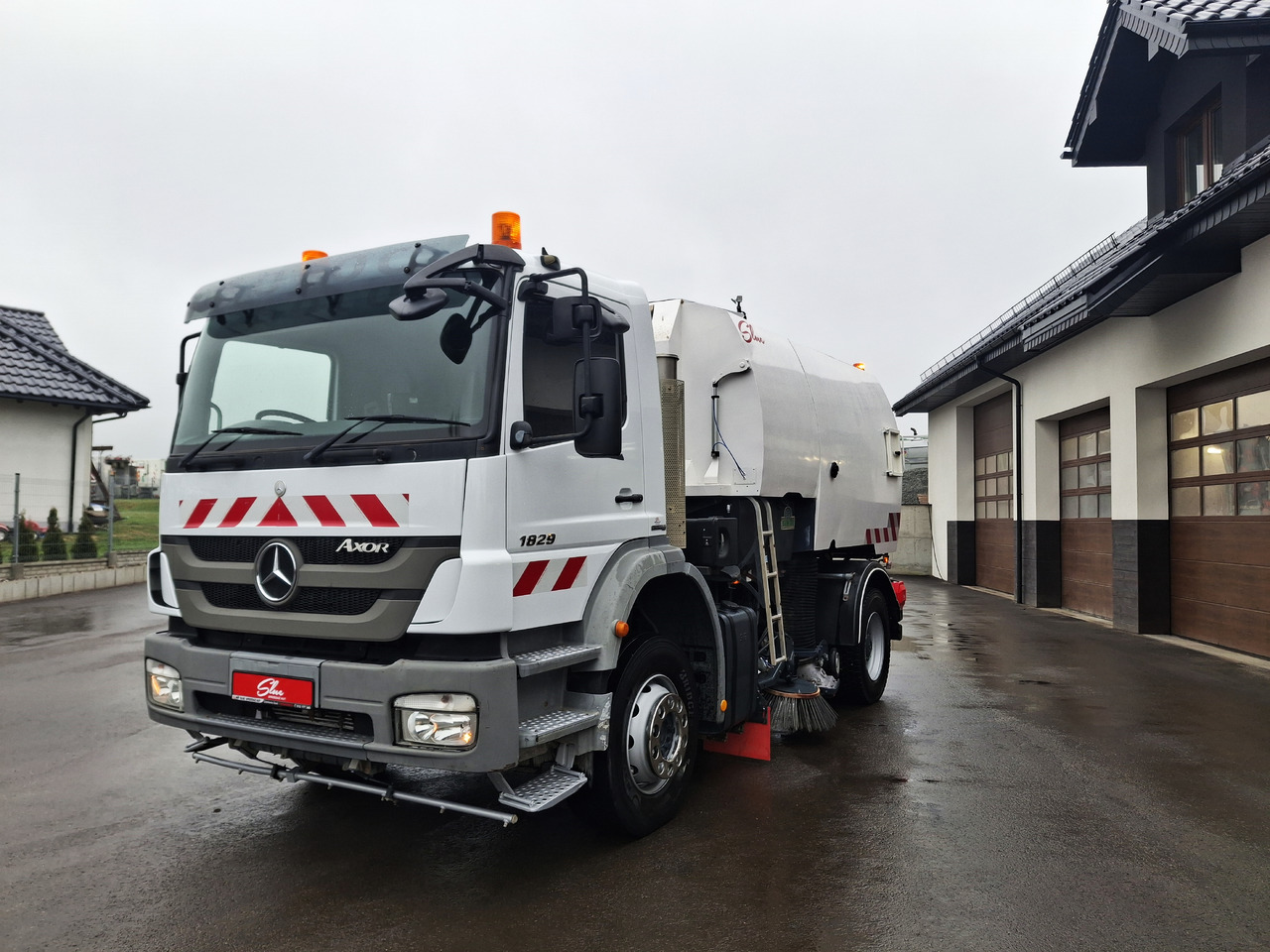 MERCEDES-BENZ Axor 1829 Zamiatarka Kehrmaschine Johnston 2 Motoren Karcher L/R - Barredora vial: foto 2 MERCEDES-BENZ Axor 1829 Zamiatarka Kehrmaschine Johnston 2 Motoren Karcher L/R - Barredora vial: foto 2
