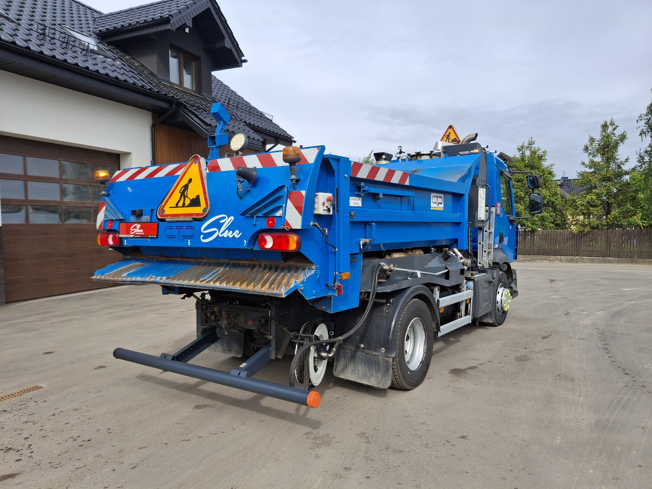 Renault D16 - Cisterna de riego asfáltico: foto 3 Renault D16 - Cisterna de riego asfáltico: foto 3