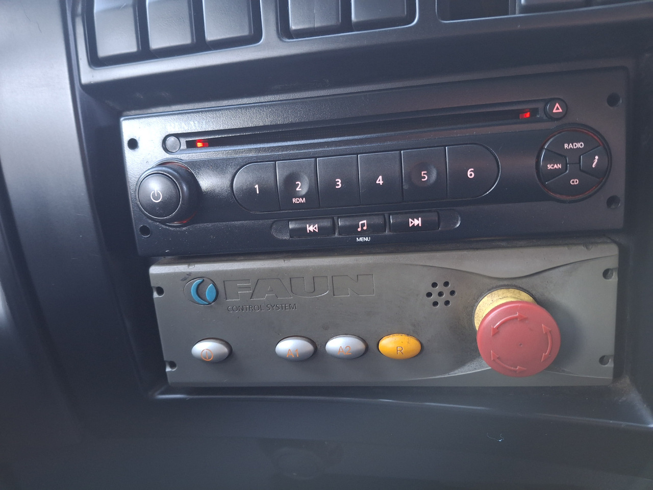 Camión de basura Renault D26 Śmieciarka Mullwagen Environnement VR5 LEV Euro 6: foto 30 Camión de basura Renault D26 Śmieciarka Mullwagen Environnement VR5 LEV Euro 6: foto 30