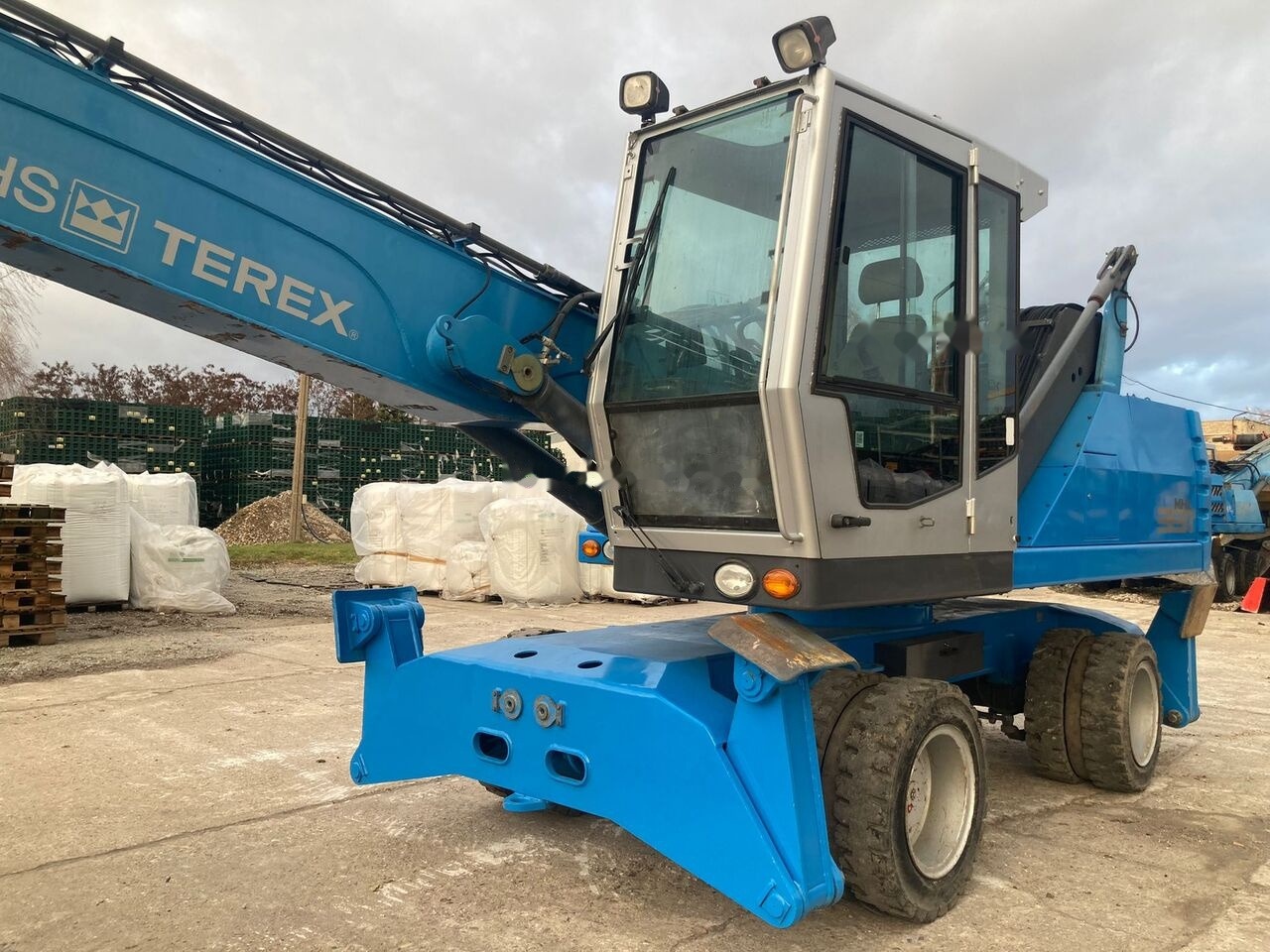 Fuchs MHL 331 D Generator - Manipulador de materiales: foto 4 Fuchs MHL 331 D Generator - Manipulador de materiales: foto 4