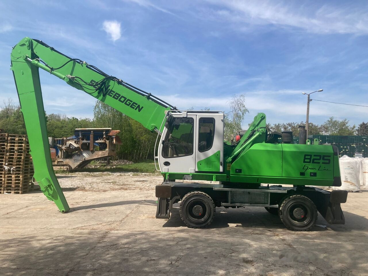 Sennebogen 825 - Manipulador de materiales: foto 1 Sennebogen 825 - Manipulador de materiales: foto 1