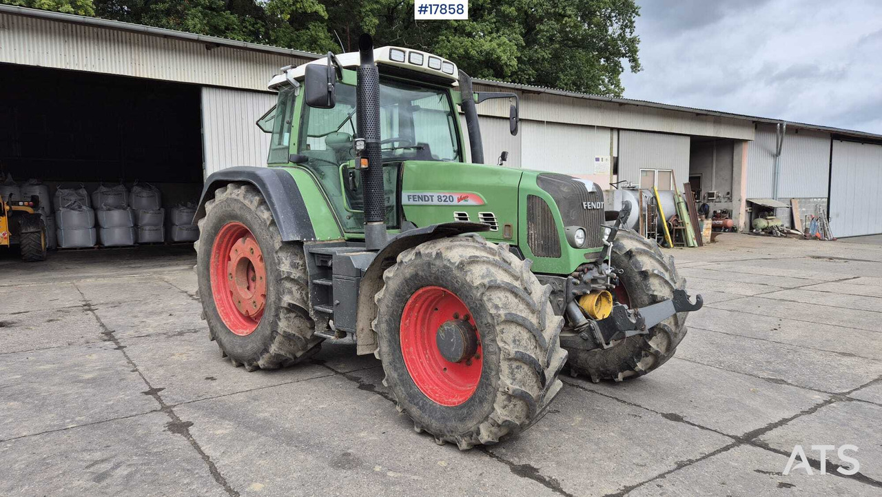 FENDT 820 VARIO TMS agricultural tractor (2011) - Tractor: foto 1 FENDT 820 VARIO TMS agricultural tractor (2011) - Tractor: foto 1