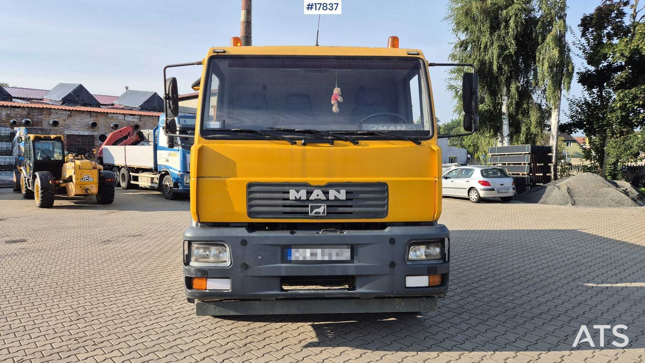 Tipper MAN 18.225 LC (2003) - Camión volquete: foto 2 Tipper MAN 18.225 LC (2003) - Camión volquete: foto 2
