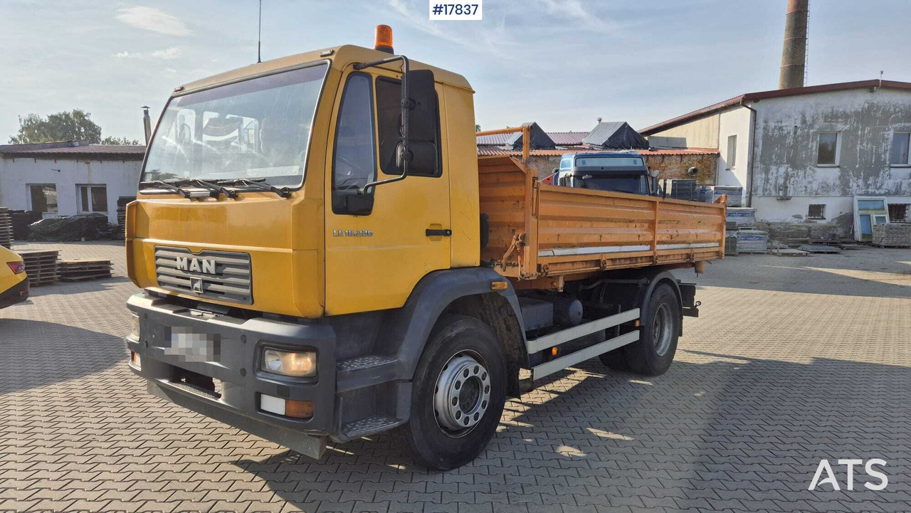 Tipper MAN 18.225 LC (2003) - Camión volquete: foto 4 Tipper MAN 18.225 LC (2003) - Camión volquete: foto 4