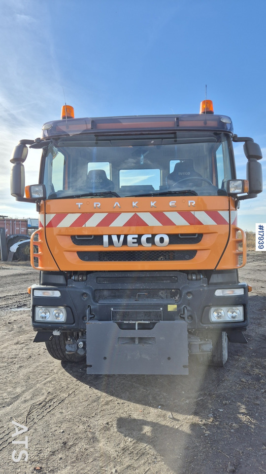 Tipper/sand spreader IVECO TRAKKER 410 6x4 (2008) - Camión volquete: foto 3 Tipper/sand spreader IVECO TRAKKER 410 6x4 (2008) - Camión volquete: foto 3