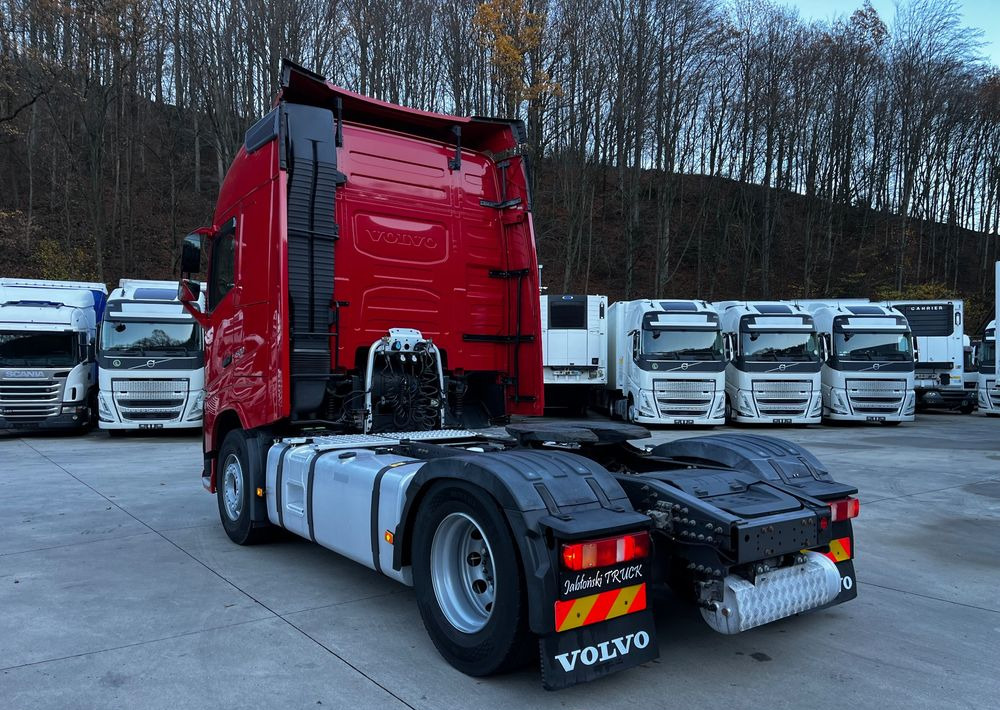 Cabeza tractora Volvo FH // Standard // 2018 // Duże zbiorniki // Klima postojowa // Radary // Idealny !: foto 6 Cabeza tractora Volvo FH // Standard // 2018 // Duże zbiorniki // Klima postojowa // Radary // Idealny !: foto 6