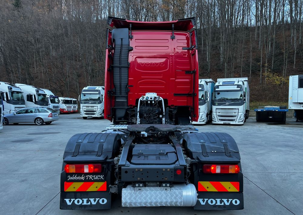 Cabeza tractora Volvo FH // Standard // 2018 // Duże zbiorniki // Klima postojowa // Radary // Idealny !: foto 7 Cabeza tractora Volvo FH // Standard // 2018 // Duże zbiorniki // Klima postojowa // Radary // Idealny !: foto 7
