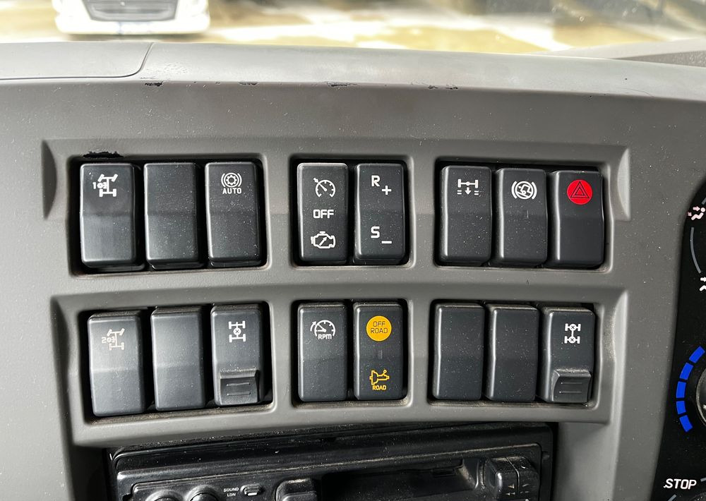Camión caja abierta, Camión grúa Renault Kerax 380 EEV // Skrzynia Burtowa // HIAB XS166 Hipro + Radio // Zwolnice //  //: foto 7