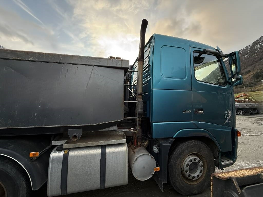 Volvo FH 16 550 6x2 - Camión volquete: foto 4 Volvo FH 16 550 6x2 - Camión volquete: foto 4