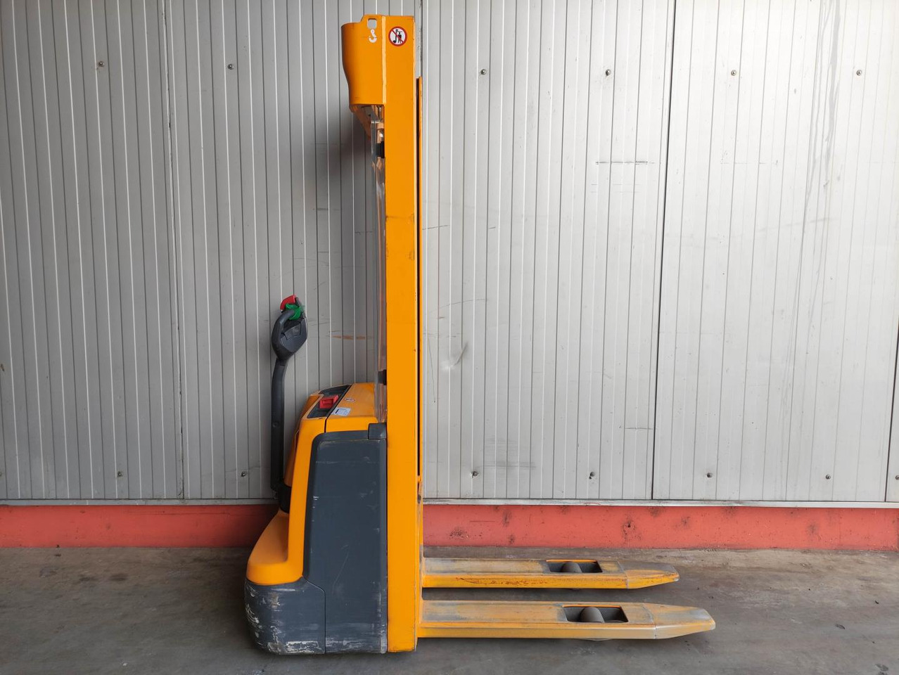 Jungheinrich EJC 112 - Apilador: foto 2 Jungheinrich EJC 112 - Apilador: foto 2