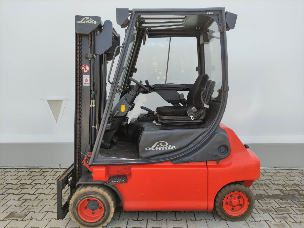 Linde E20-335 - Carretilla elevadora eléctrica: foto 1 Linde E20-335 - Carretilla elevadora eléctrica: foto 1