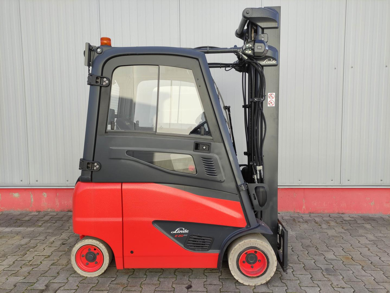 Linde E20PH-02-386-EVO - Carretilla elevadora eléctrica: foto 2 Linde E20PH-02-386-EVO - Carretilla elevadora eléctrica: foto 2