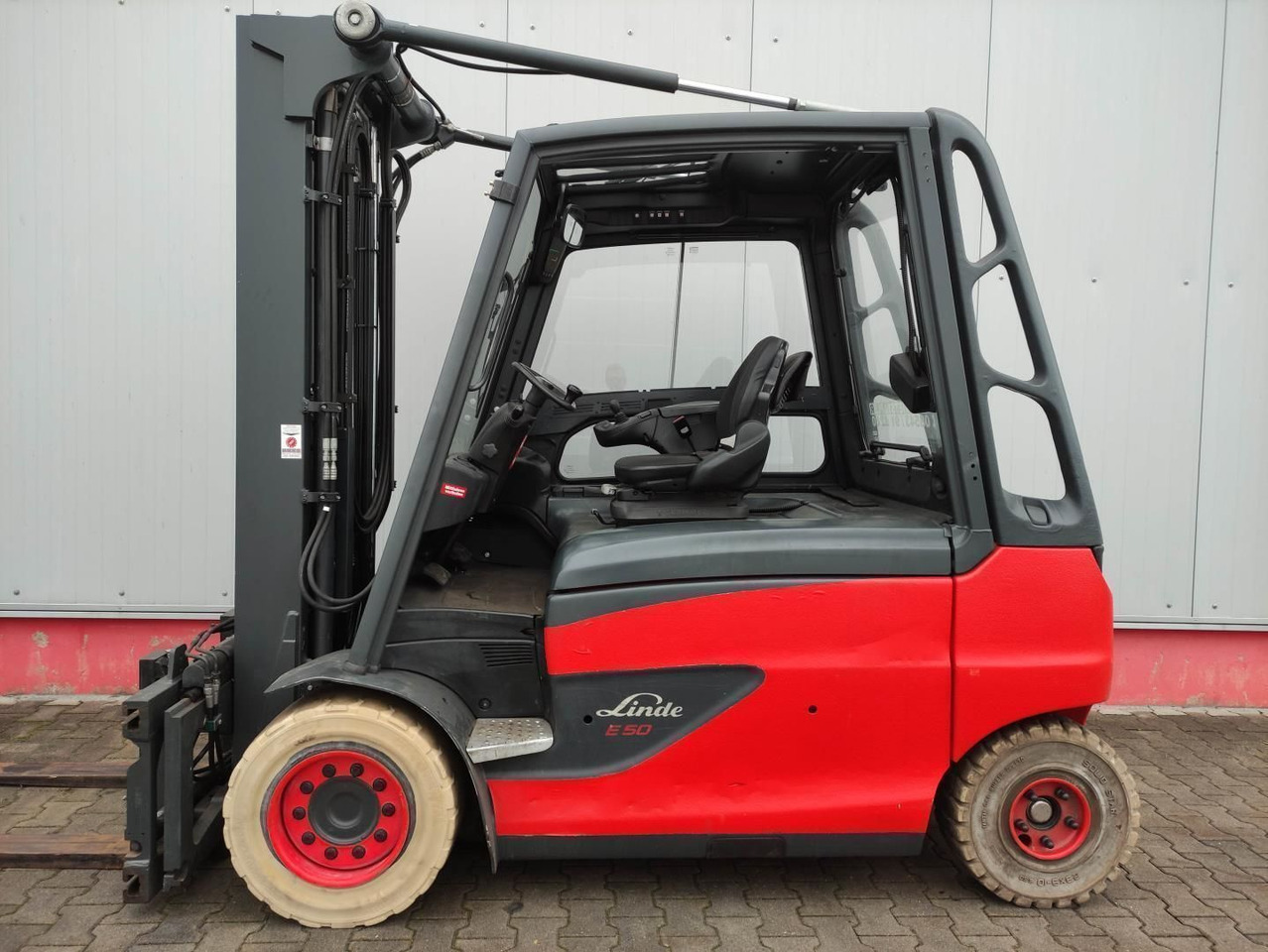 Linde E50HL-01-600 - Carretilla elevadora eléctrica: foto 1 Linde E50HL-01-600 - Carretilla elevadora eléctrica: foto 1