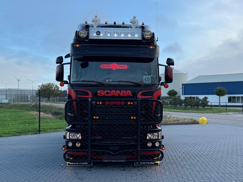 Scania R580 V8 SHOWTRUCK, VOLLUCHT, LEER, RETARDER, BULLBAR, 3.15WB. - Cabeza tractora: foto 4 Scania R580 V8 SHOWTRUCK, VOLLUCHT, LEER, RETARDER, BULLBAR, 3.15WB. - Cabeza tractora: foto 4