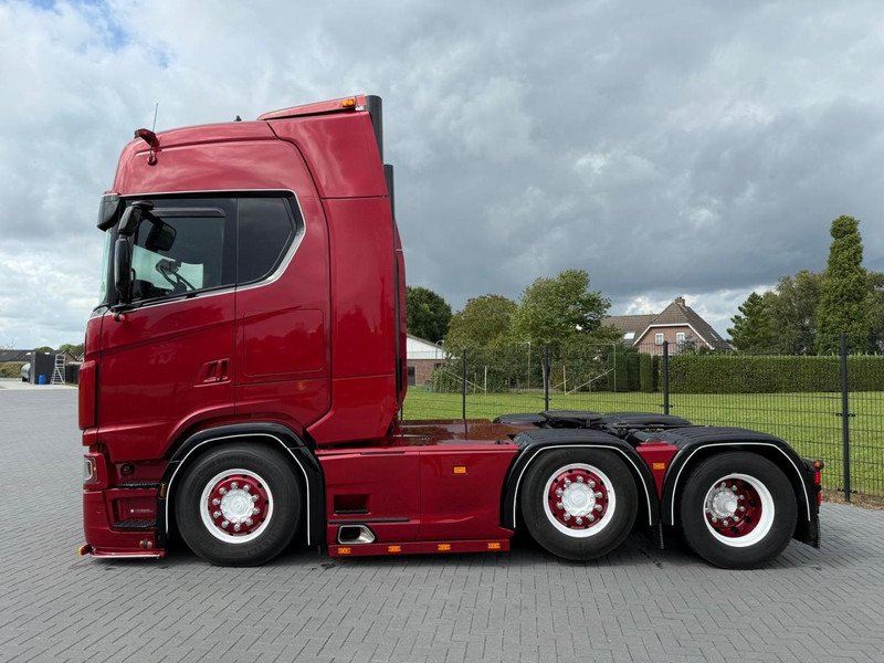 Cabeza tractora Scania S580 V8 NGS SHOWTRUCK, VOLLUCHT, RETARDER, LEER, GESTUURD.: foto 10 Cabeza tractora Scania S580 V8 NGS SHOWTRUCK, VOLLUCHT, RETARDER, LEER, GESTUURD.: foto 10