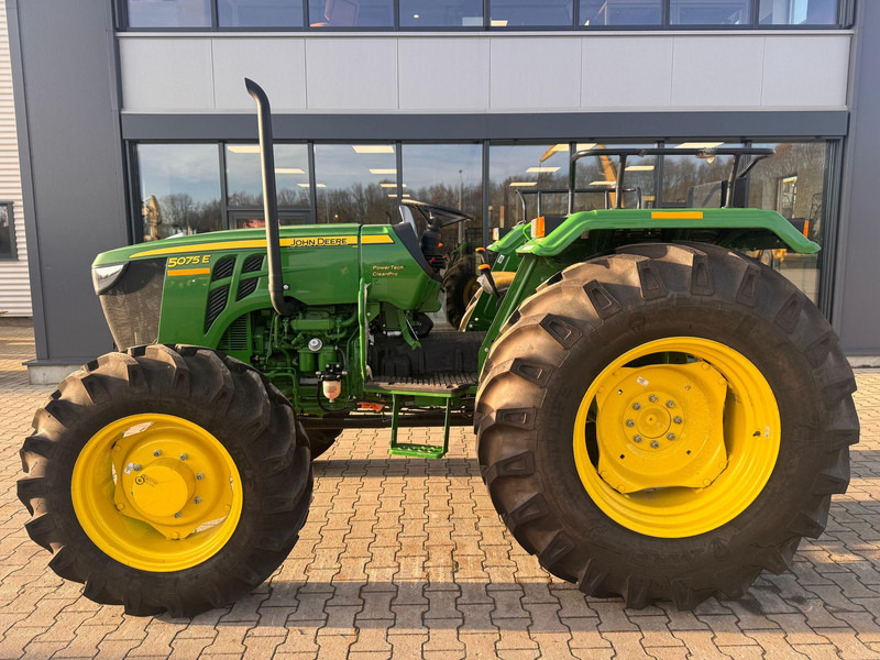 John Deere 5075E UNUSED, NO CE, ONLY FOR EXPORT! - Tractor: foto 2 John Deere 5075E UNUSED, NO CE, ONLY FOR EXPORT! - Tractor: foto 2