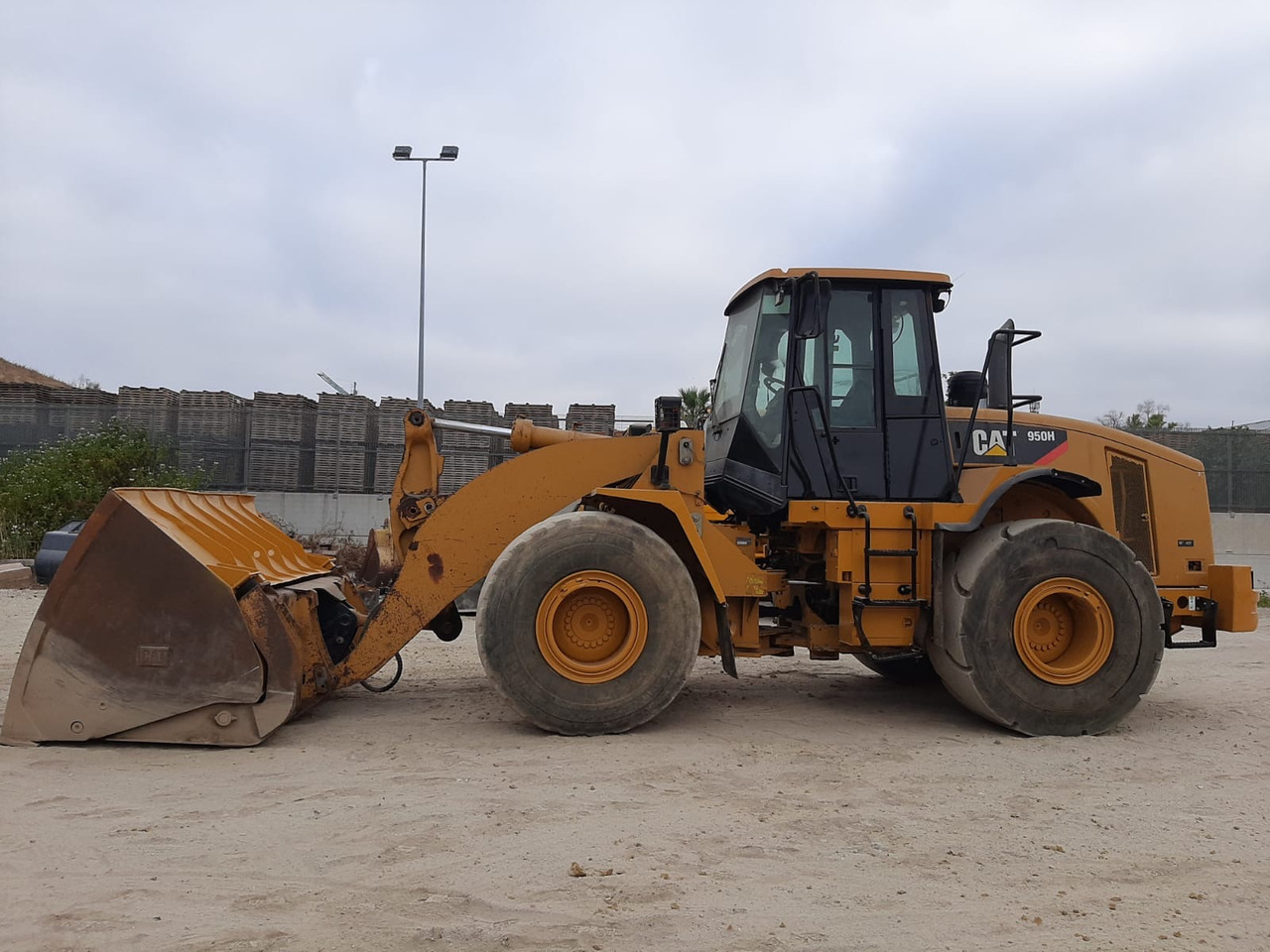 Caterpillar 950H - Maquinaria de construcción: foto 1 Caterpillar 950H - Maquinaria de construcción: foto 1
