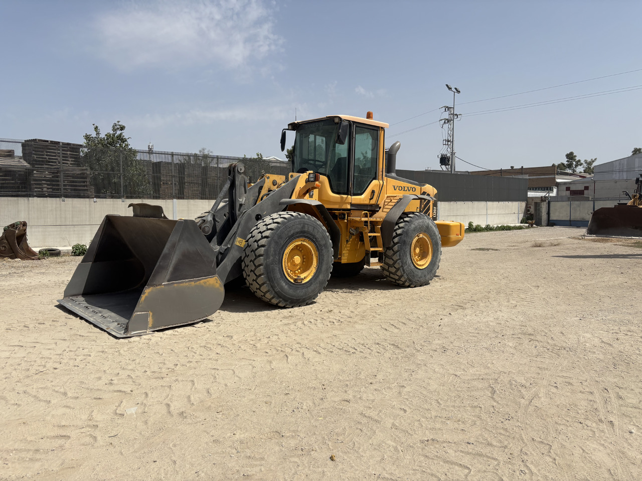 VOLVO L120F - Maquinaria de construcción: foto 1 VOLVO L120F - Maquinaria de construcción: foto 1