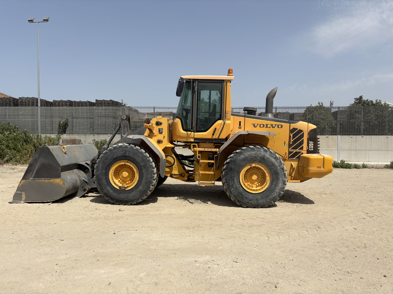 VOLVO L120F - Maquinaria de construcción: foto 2 VOLVO L120F - Maquinaria de construcción: foto 2