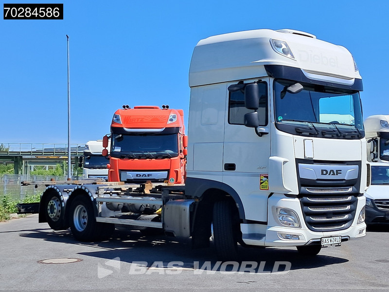 DAF XF 450 6X2 SSC Retarder 2x Tanks Liftachse Standklima LED ACC - Camión portacontenedore/ Intercambiable: foto 3 DAF XF 450 6X2 SSC Retarder 2x Tanks Liftachse Standklima LED ACC - Camión portacontenedore/ Intercambiable: foto 3