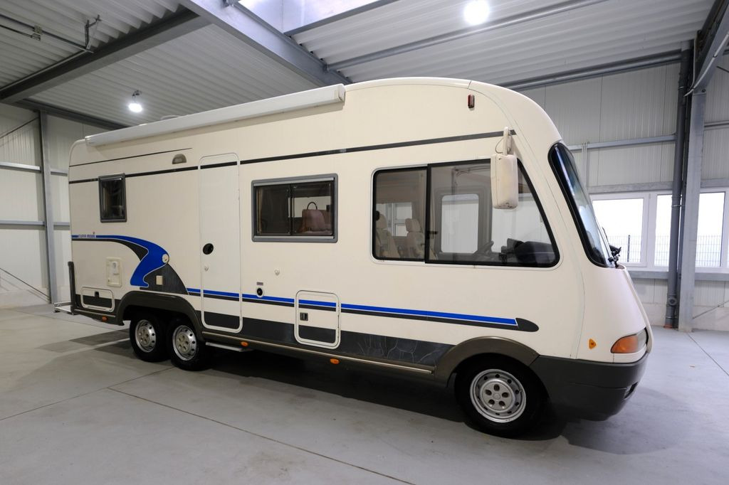 Autocaravana integral Eura Mobil I 680 SBL/Festbett+Hubbett/Klima/Solar/DPF-Grün: foto 1