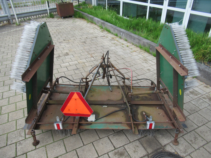 Grasveger 3-PT hef Kunstgras Sleep - Motoazada: foto 5 Grasveger 3-PT hef Kunstgras Sleep - Motoazada: foto 5