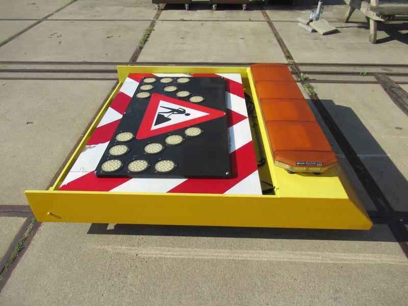 Volkswagen Transporter Actiebord Pol Pijlenbord - Implemento para Furgoneta: foto 2 Volkswagen Transporter Actiebord Pol Pijlenbord - Implemento para Furgoneta: foto 2