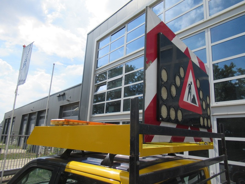 Volkswagen Transporter Actiebord Pol Pijlenbord - Implemento para Furgoneta: foto 3 Volkswagen Transporter Actiebord Pol Pijlenbord - Implemento para Furgoneta: foto 3