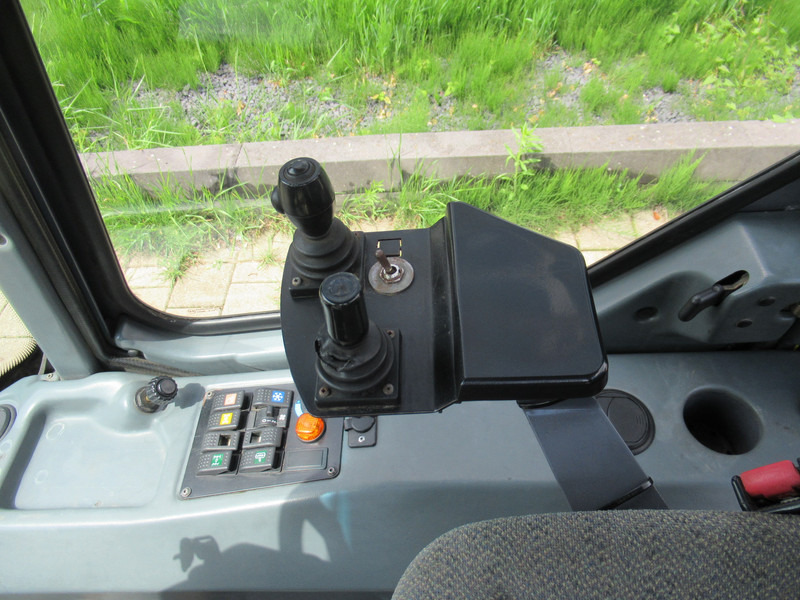 Barredora vial LM TRAC 286 4WD 4x4 AIRCO Werktuigdrager: foto 8